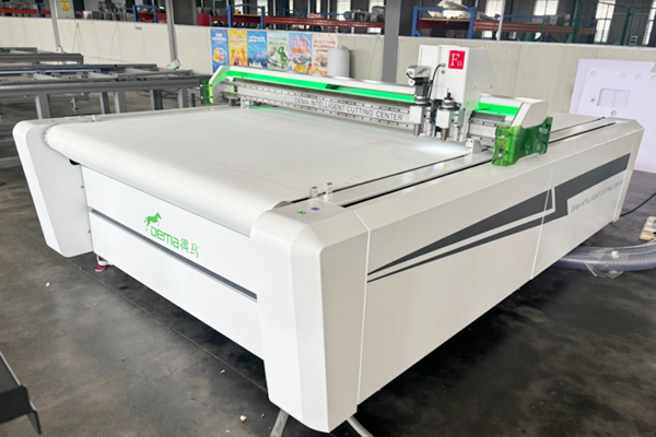 得馬F11高速裁切機側面