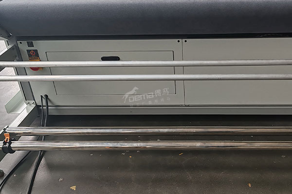 得馬高速裁切機寫真機架